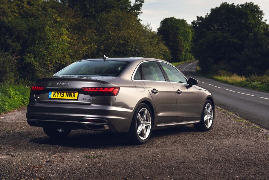  Audi A4 35 TFSI Sport (B9) 2019 года  (UK) (фото 8 из 21)